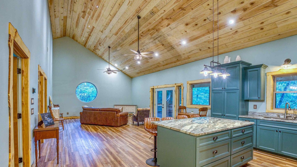 Marble Falls Cabin | Secluded Cabin Getaway in the Woods!