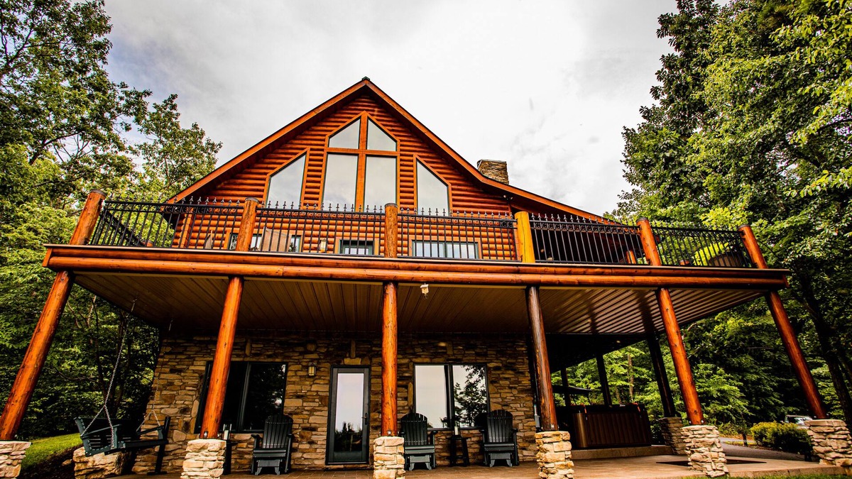 Batesville Cabin | Secluded 150 Acre Property, Private Lakes, 360 Mountain Views, Elegant Lodging