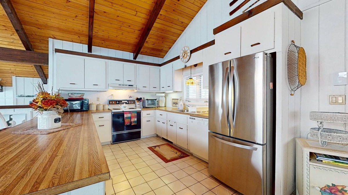Bartlett House | Secluded 2-story home with wood fireplace, deck, grill, fast WiFi, & streaming