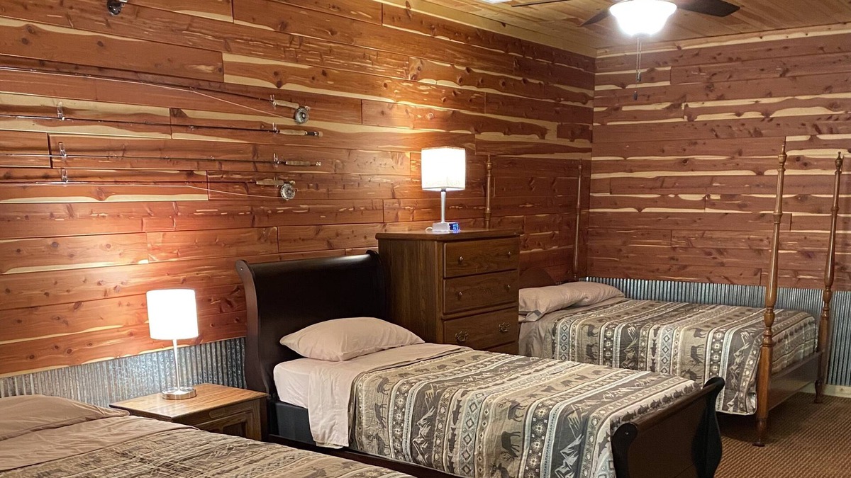 Norfork House | Secluded 2k sq ft Log Home on 5-acre, 5 min to world-class trout waters and lake