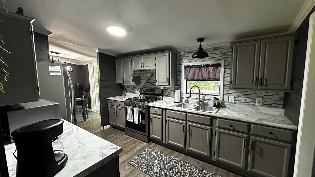 Warsaw House | Secluded 3-bedroom house within 3 minutes to downtown Warsaw