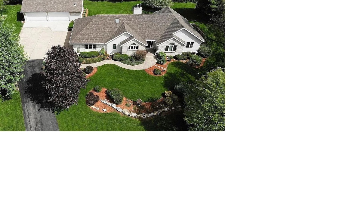 Holcomb House | Secluded 3 bedroom luxury home with 3 car garage.