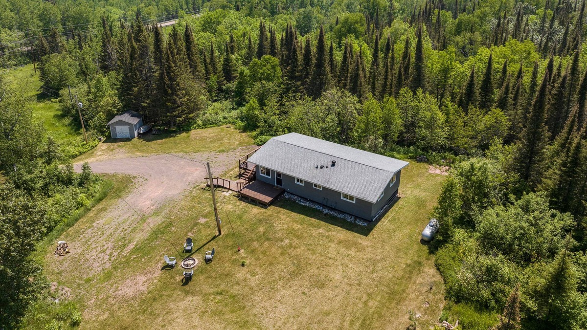 Grand Marais House | Secluded 3 BR cabin with deck near Grand Marais and Lutsen! Pets are welcome!