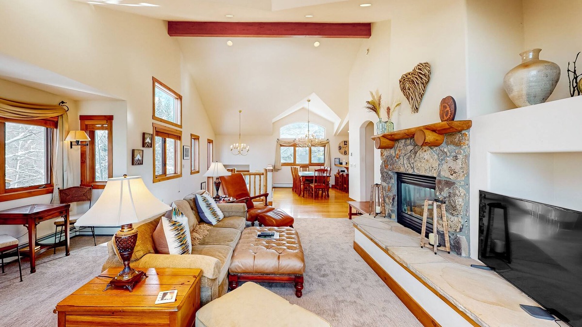 Edwards House | Secluded 3-level retreat with hot tub, W/D, & free shuttle to Arrowhead lift