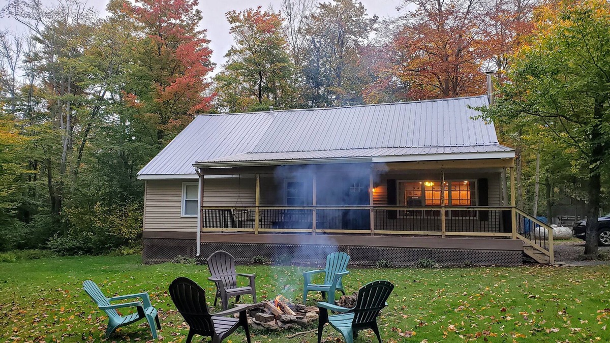 Sabinsville Cabin | Secluded, 5 bdrms, Sleeps 14. 2 bathrms, tub/showers. Big yards. Covered decks.