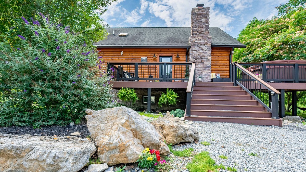 Draper Cabin | Secluded 5 BR Modern Cabin, 120 acres. New River Trail, Claytor Lake, VA tech