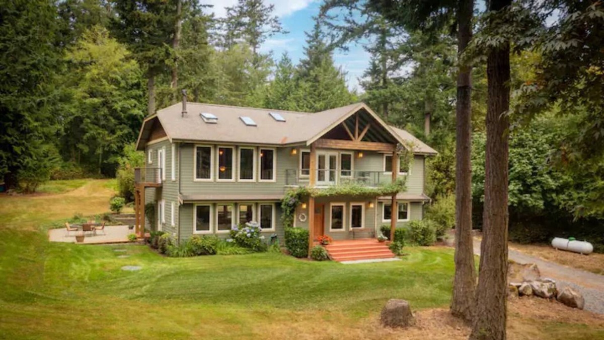 Lummi Island Cottage | Secluded 5BD Cozy PNW Cottage w/ Beach Access!
