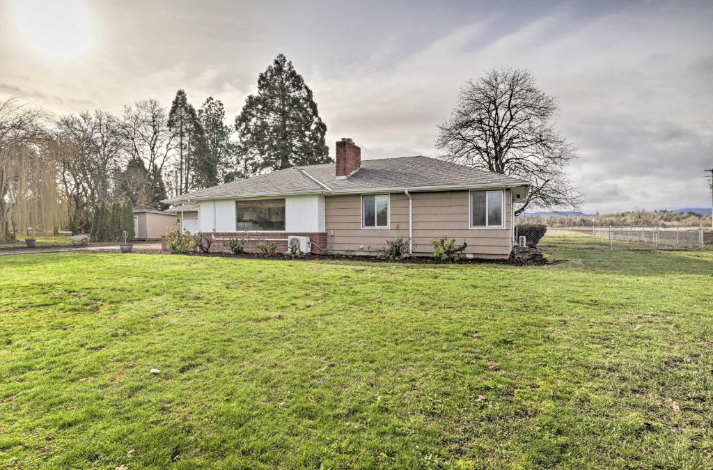 Albany House | Secluded Albany Escape, Pet Friendly with Fee