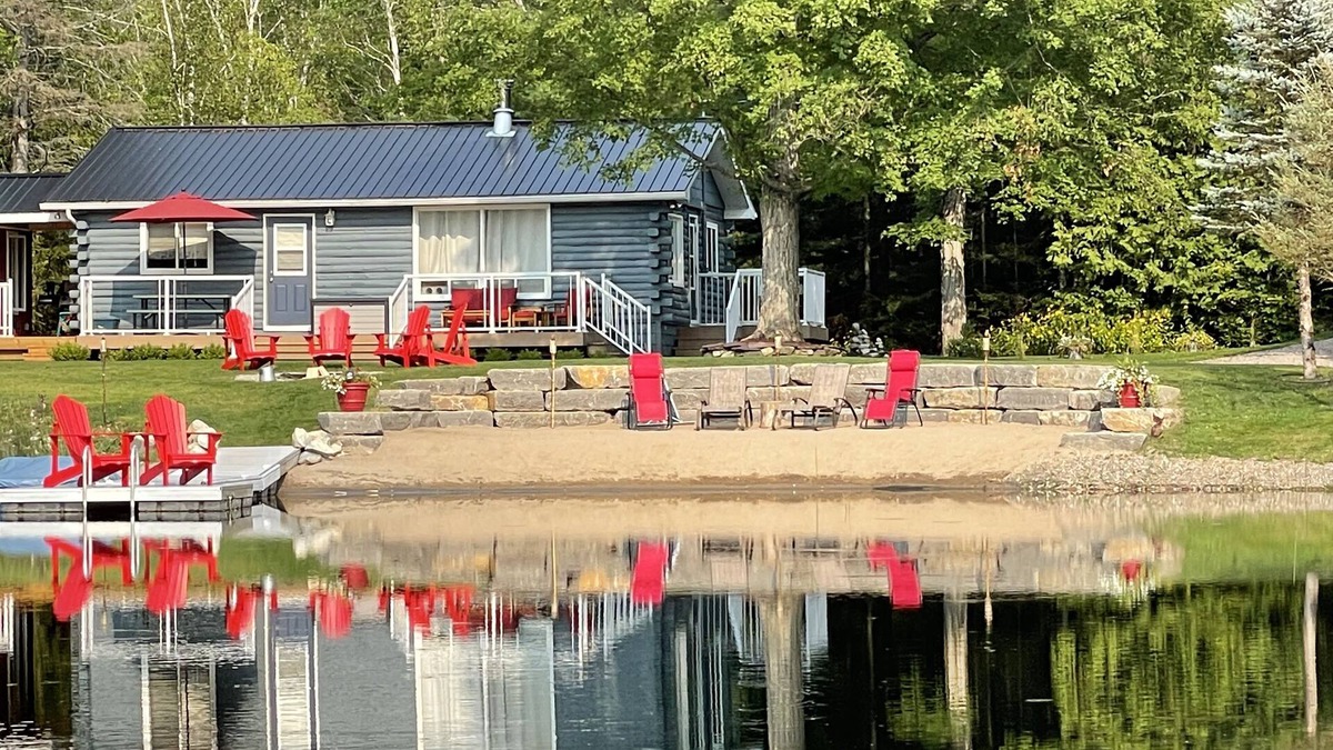 Greater Madawaska Cottage | Secluded and Cozy allnSeason Lakefront Cottage (No Pets)