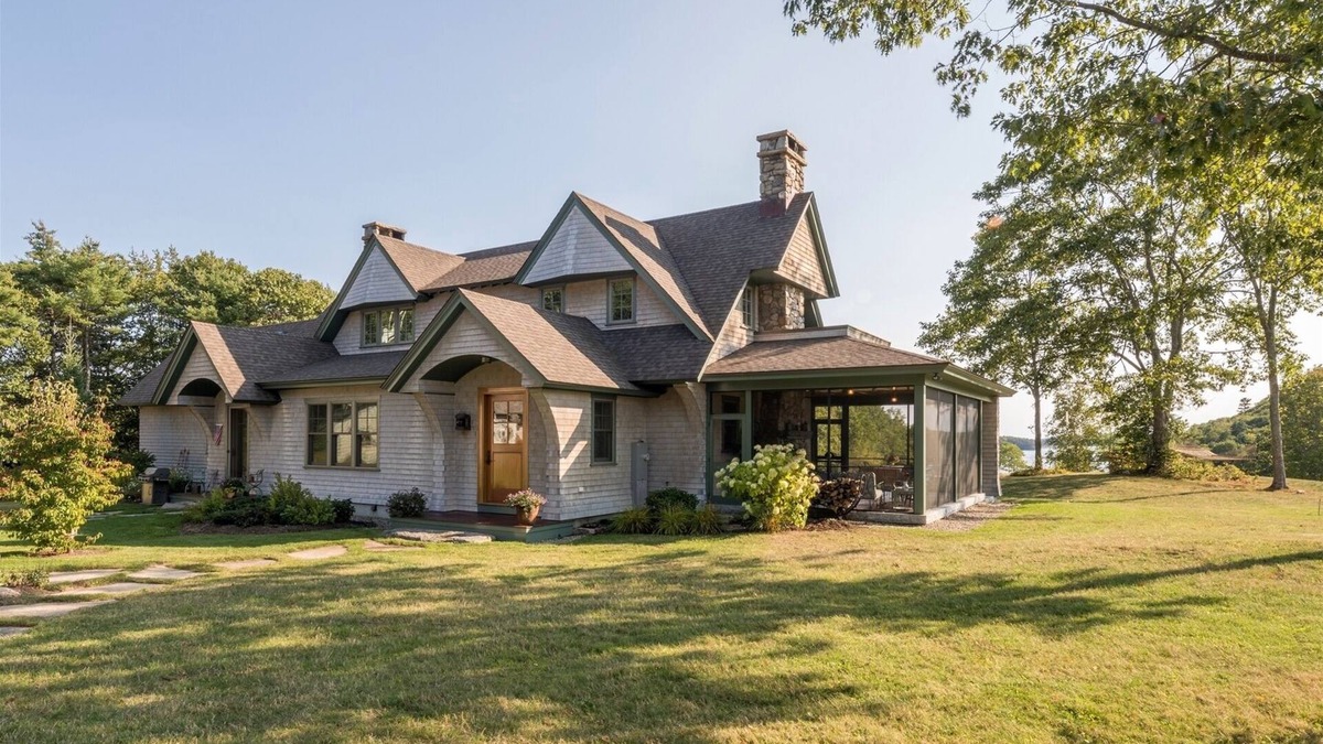 Edgecomb House | Secluded and Majestic Waterfront Family Compound
