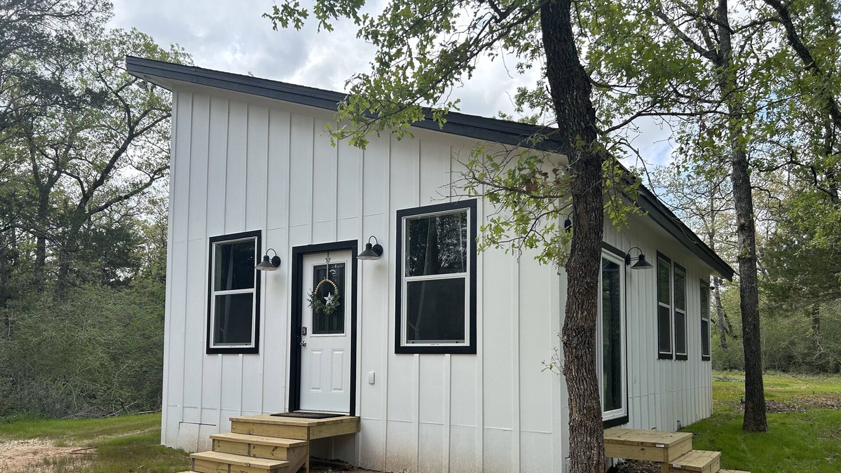 Rockdale Cabin | Secluded and Stylish Cabin on 30 Acres!