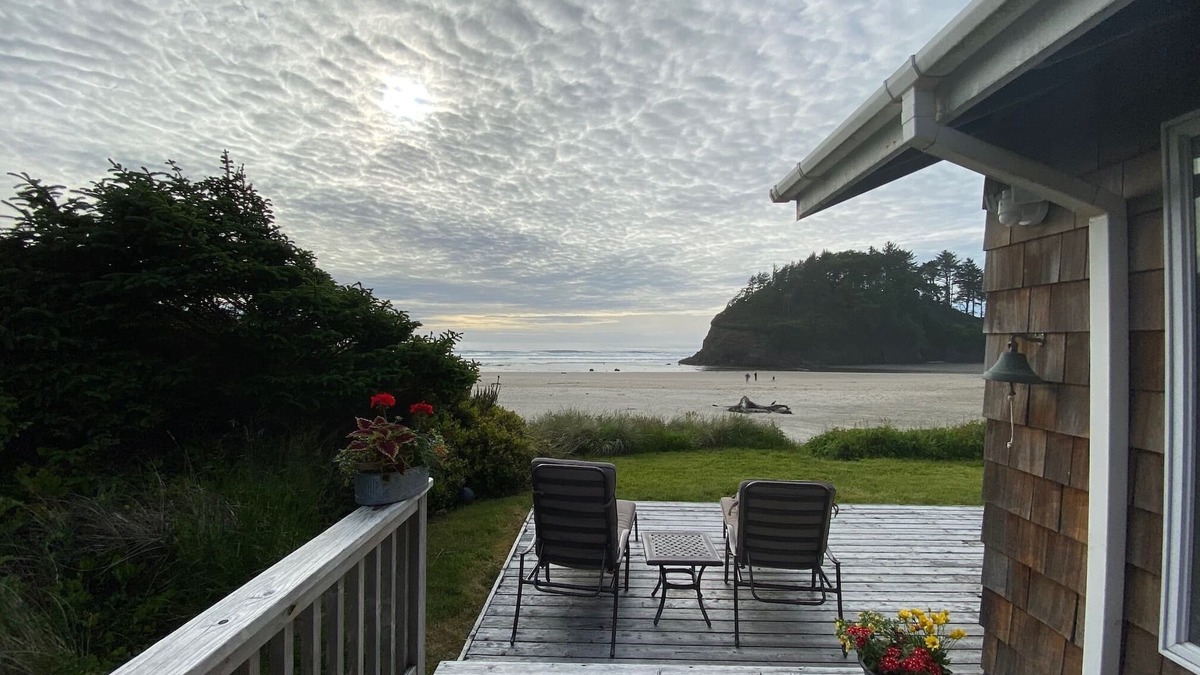 Neskowin House | Secluded and updated beach front home with Spectacular Views