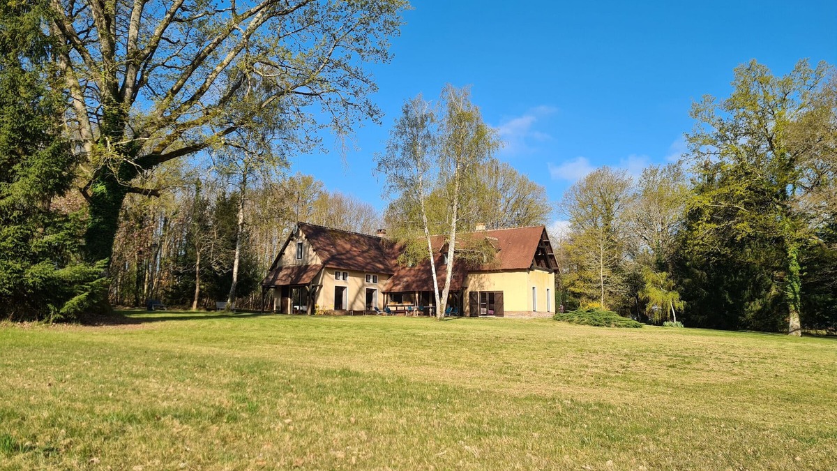 Vicq-sur-Nahon Cottage | Secluded Architect's House Near Zoo de Beauval with Private Lake and Park