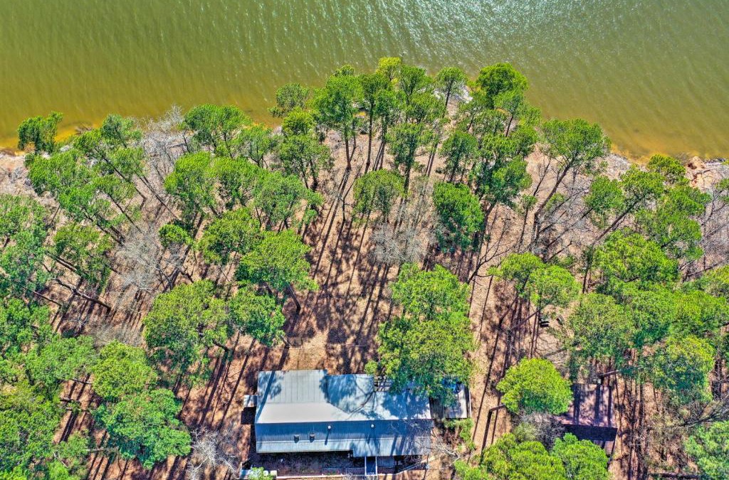 Avinger House | Secluded Avinger Home with Lake Access!