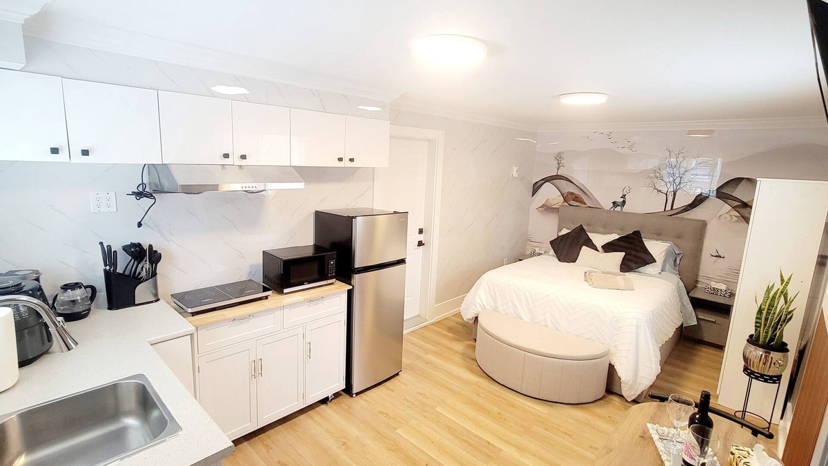 Fraserview House | Secluded Bachelor Suite