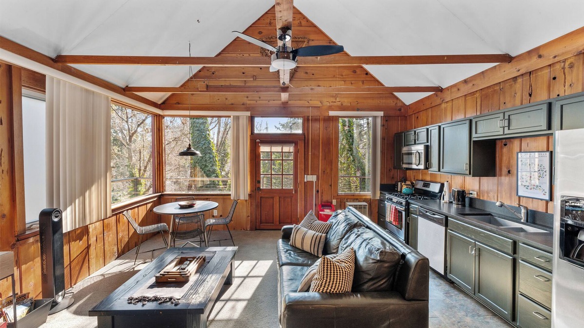 Nevada City House | Secluded ‘Barn' sleeps 4, updated with full-kitchen, 2-block walk to Downtown.