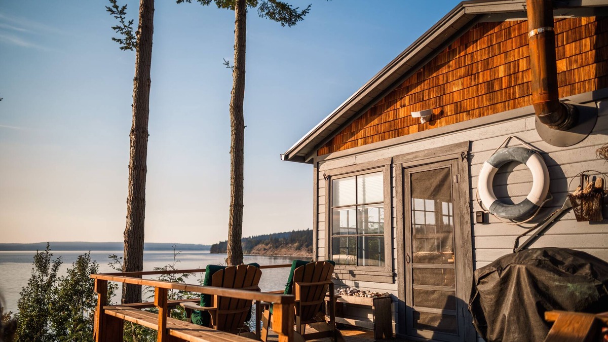 Adelma Beach Cabin | Secluded Beach Cabin on Historic Discovery Bay