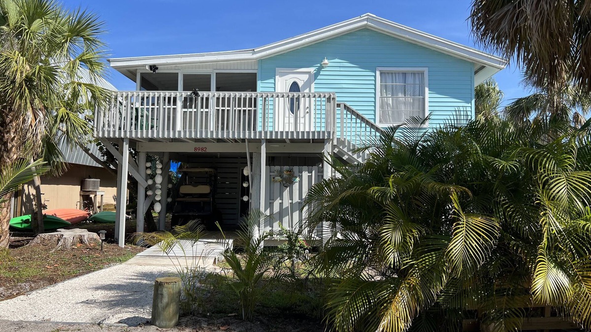 Placida Cottage | Secluded Beach House, steps to Sandy Beach on LGI with a shared dock!🏖️🎣