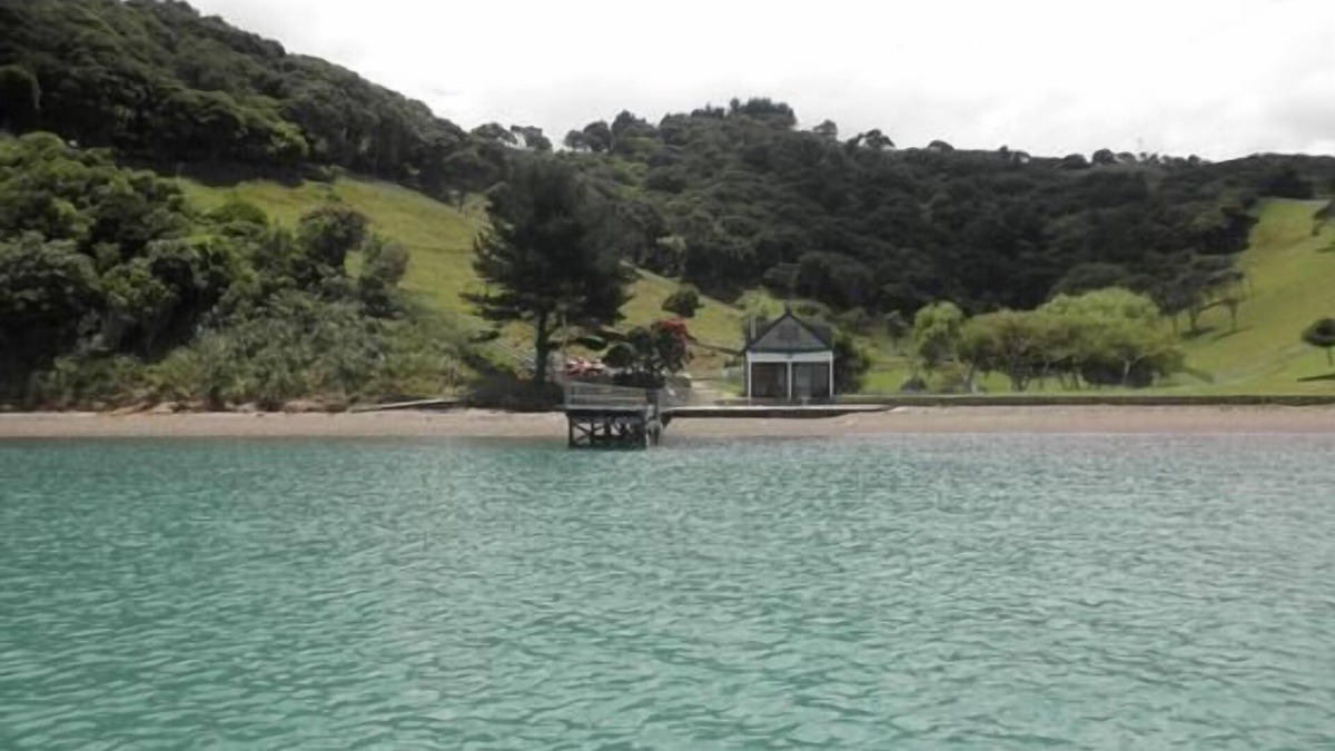 Waiheke Island Ski Chalet | Secluded Beachfront Hideaway