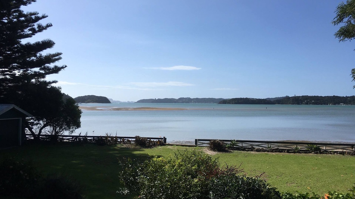Paihia House | Secluded Beachfront Home with your very own beach
