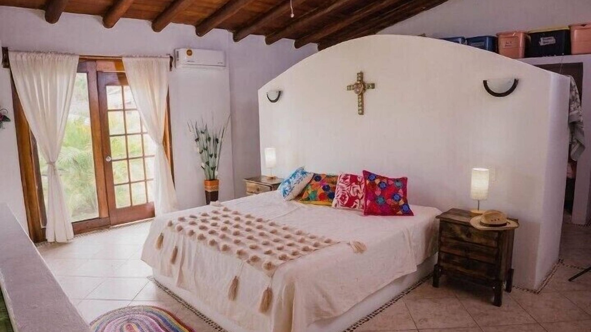 La Union de Isidoro Montes de Oca Villa | Secluded beachfront villa w/pool near Troncones and 30 min from Lazaro Cardenas