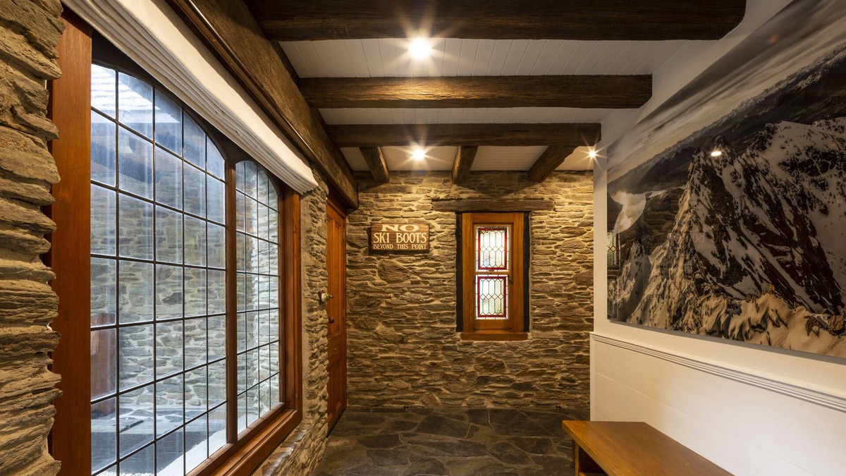 Lake Hayes House | Secluded Beauty in Lake Hayes | Lakeside Home