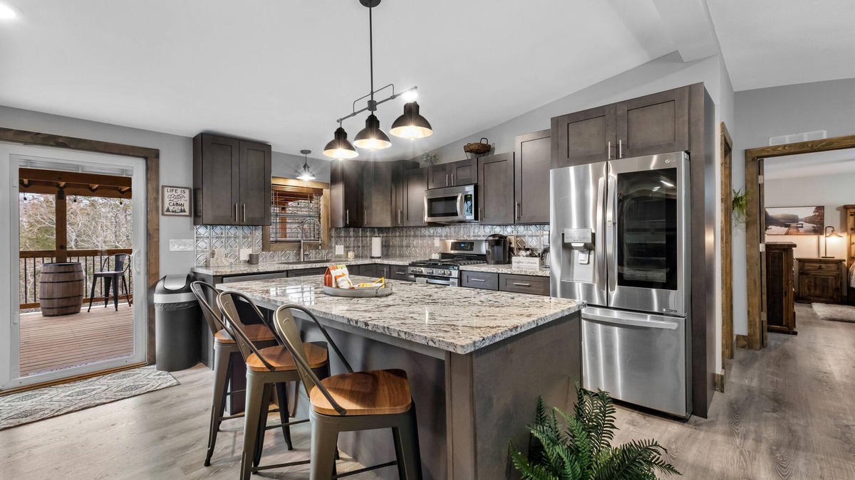 Eureka Springs Cabin | Secluded cabin close to Eureka Springs and Table Rock Lake