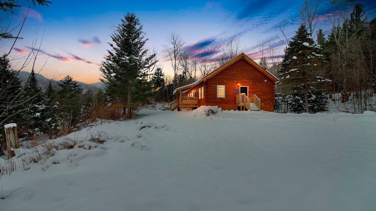 Warren Cabin | Secluded cabin close to Warren Falls w/porch