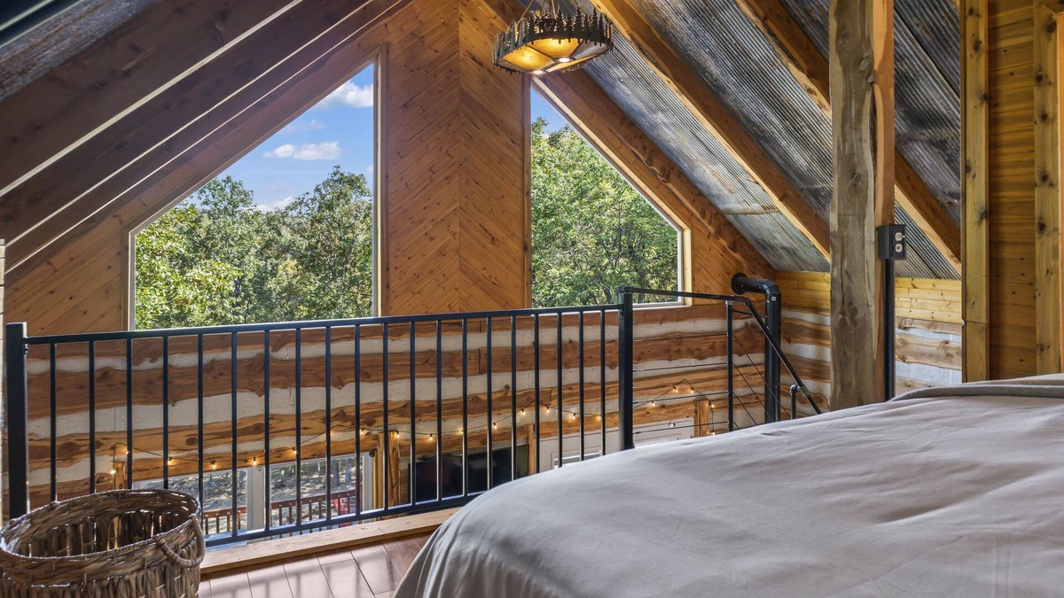 Muskogee Cabin | Secluded cabin getaway on 40 wooded acres! - 45 mins from South Tulsa