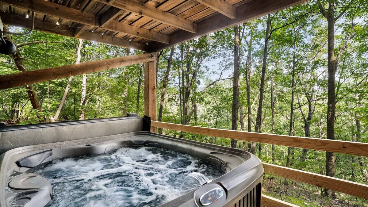 Sleepy Hollow Cabin | Secluded Cabin: Hot Tub, Huge Deck, Fire Pit, WiFi