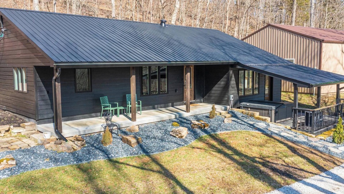 Shoals Cabin | Secluded Cabin in the woods w/Hot tub & Fire Pit near French Lick, IN