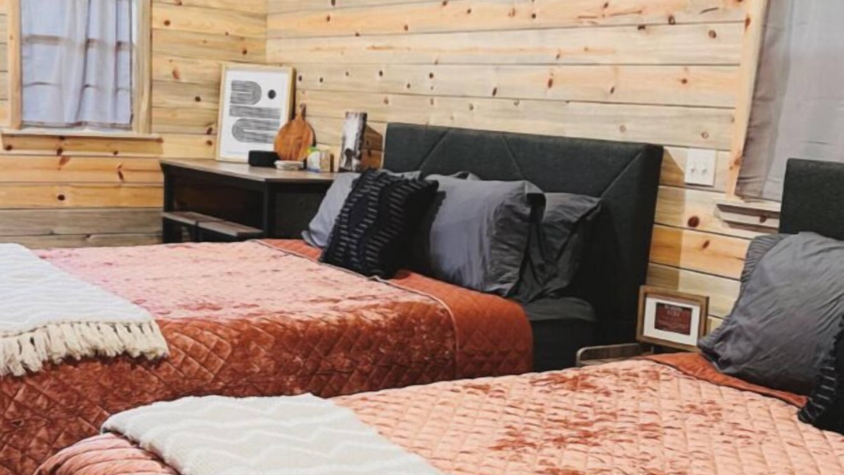 Forks Cabin | Secluded Cabin in the Woods-2/Queen Beds