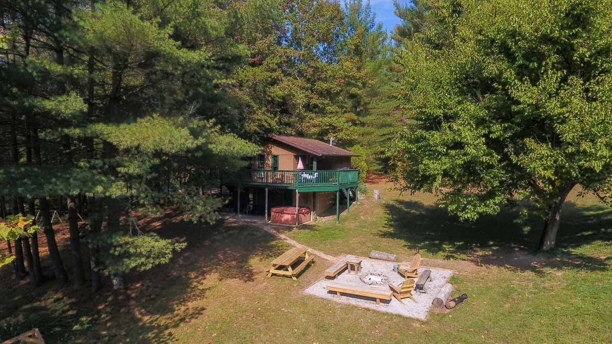 Carbon Hill Cabin | Secluded Cabin in Hocking Hills with Hot Tub overlooking Pond near ATV Trails