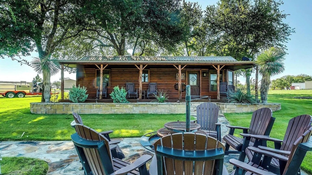 Dennis Cabin | Secluded Cabin in Weatherford, TX