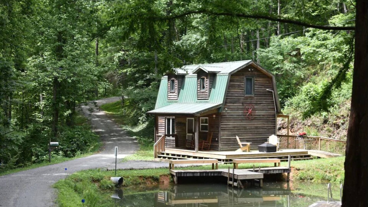 Flat Rock House | Secluded cabin perfect getaway for couples or ideal for small families!