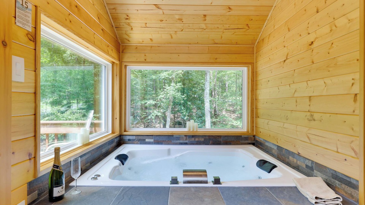 Bushkill House | Secluded Cabin: Pool, Jacuzzi, Pool Table, King Bed, Fire Pit, Horseback Riding