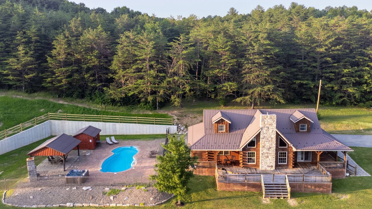 Concord Cabin | Secluded Cabin, Sleeps 20-Pickleball, Pool&Hot Tub