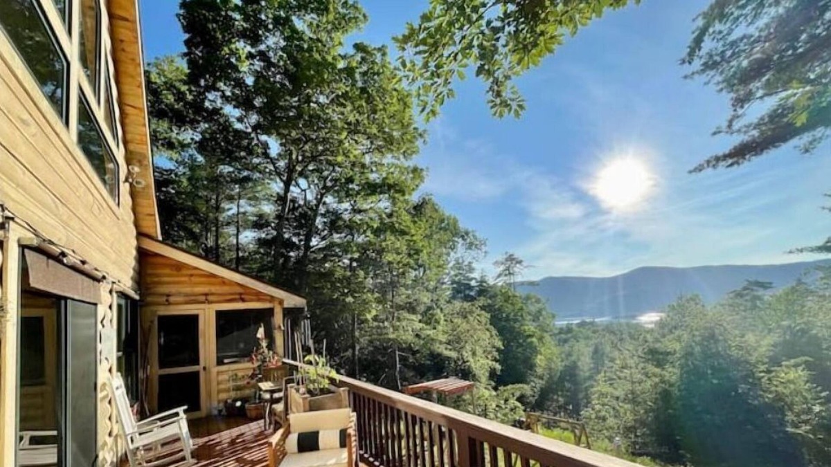 Huletts Landing Cabin | Secluded Cabin w/ Lake Access & Panoramic Views