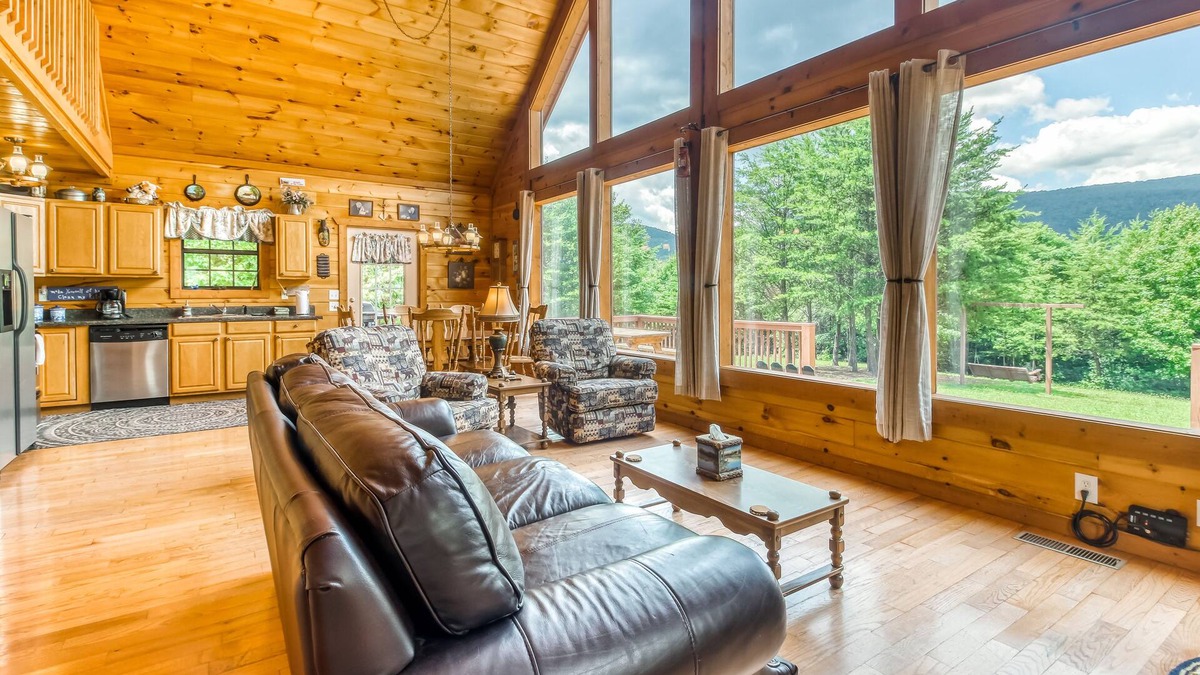 Sautee Nacoochee Cabin | Secluded cabin with incredible mountain views, private grill & deck