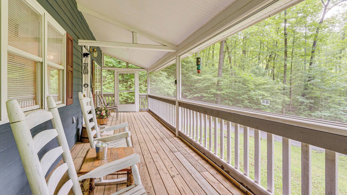 Hayesville Cabin | Secluded Cabin w/Porch - 7 Miles to Lake Chatuge!