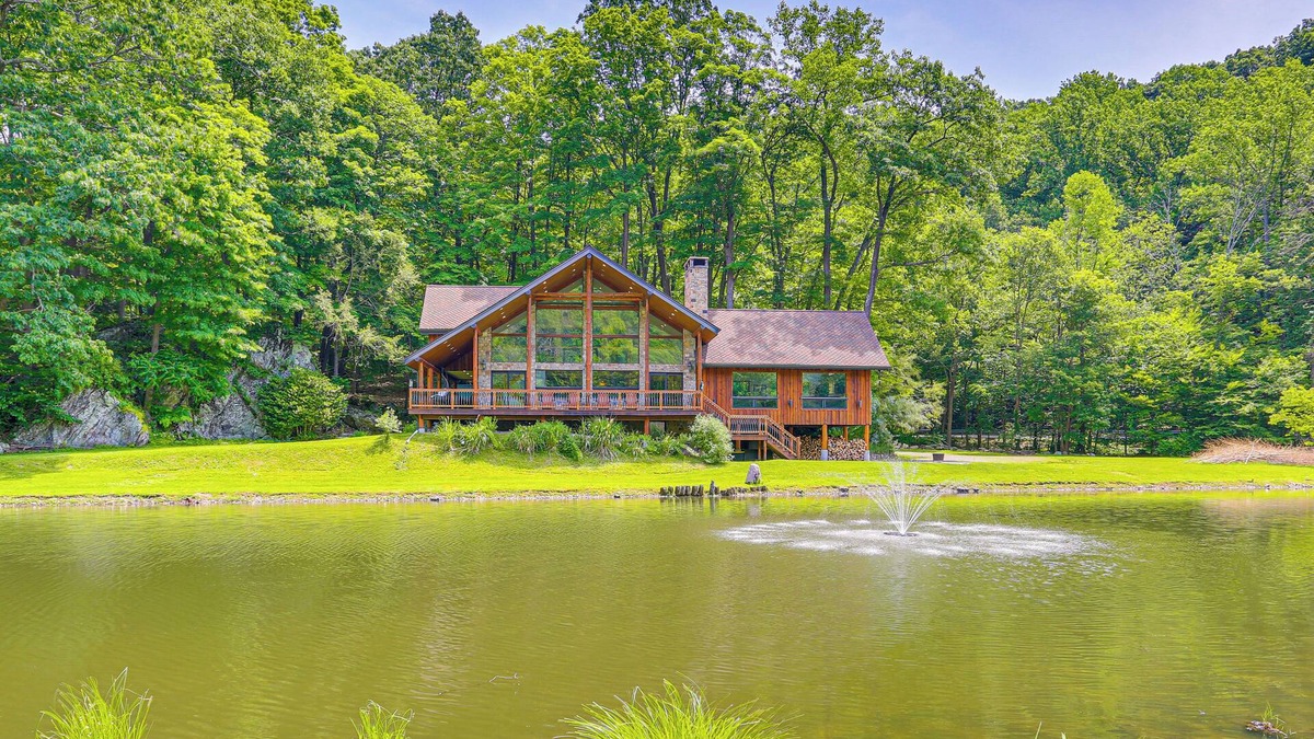 Great Meadows Cabin | Secluded Cabin w/Boats < 6 Mi to Jenny Jump!