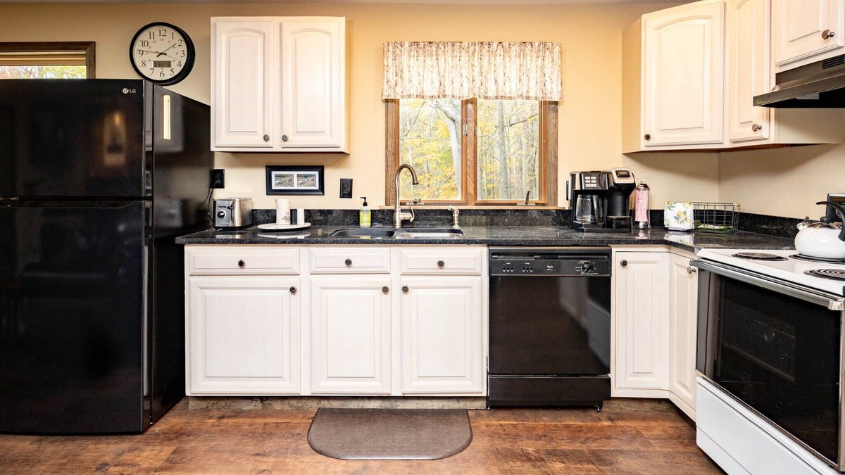 Cohocton Cabin | Secluded Cabin with walking trails & Hot Tub