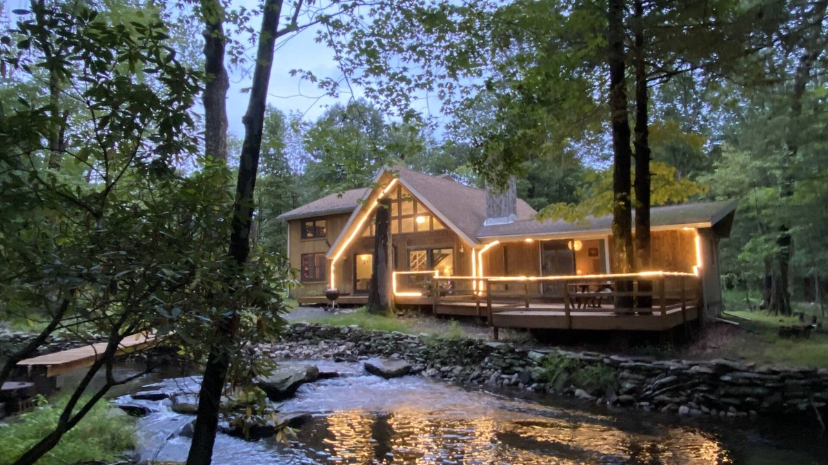 Reeders Ski Chalet | Secluded Chalet On Stream - Mins to Camelback