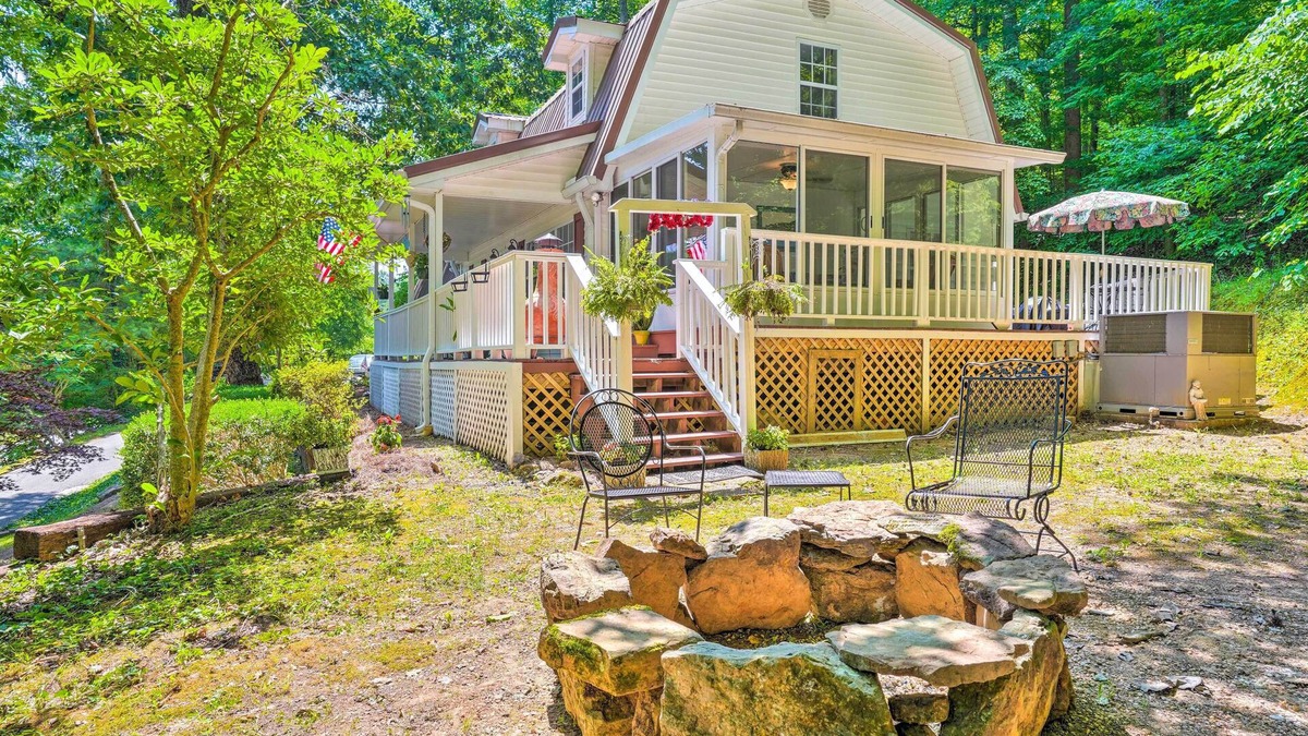 Chattanooga House | Secluded Chattanooga Getaway w/Deck + Yard!