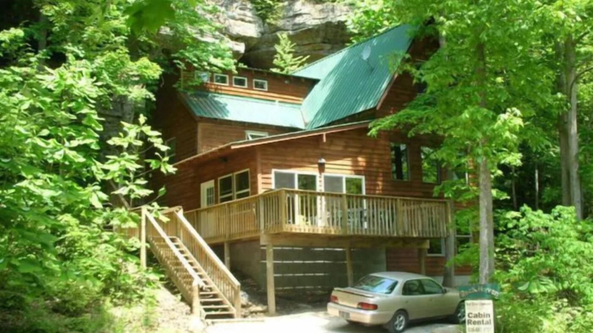 Pine Ridge Cabin | Secluded Cliffside Cabin Near Red River Gorge