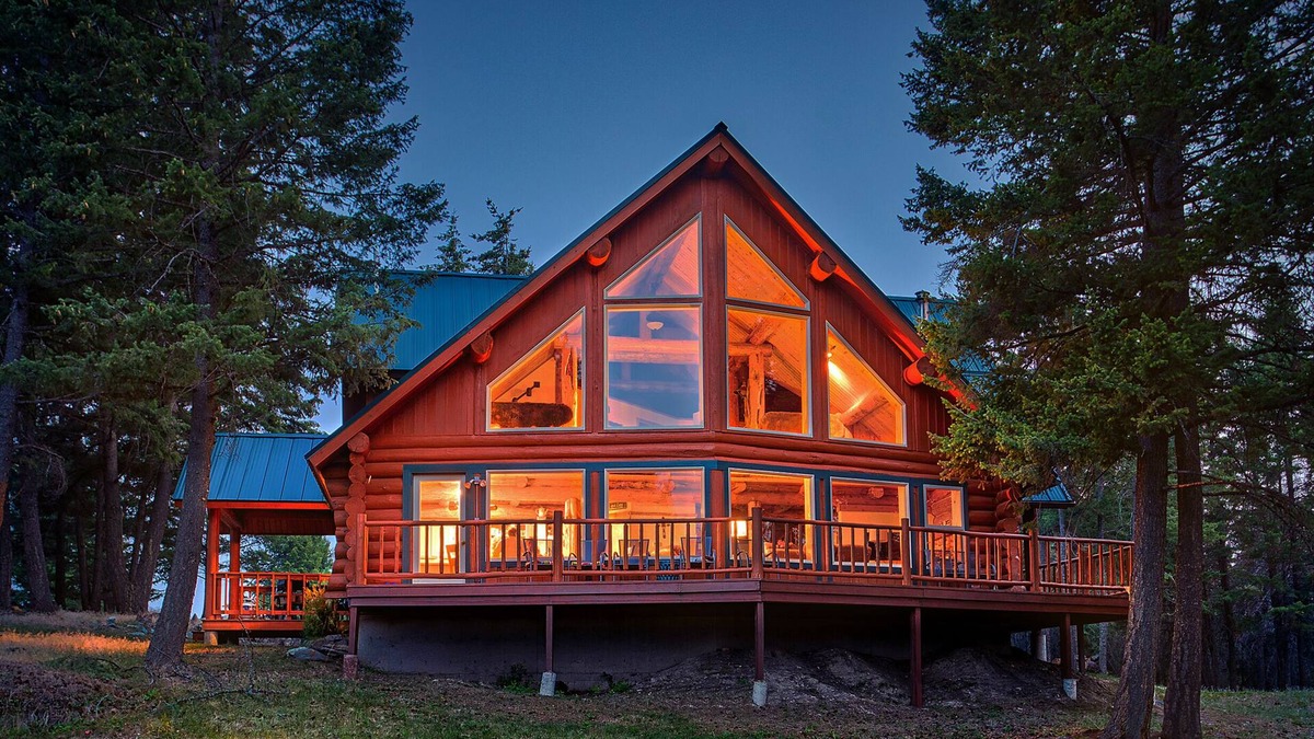 Kalispell House | Secluded & Convenient Glacier-View Log Home on 15 Acres Fully Updated 3BR/2Bath