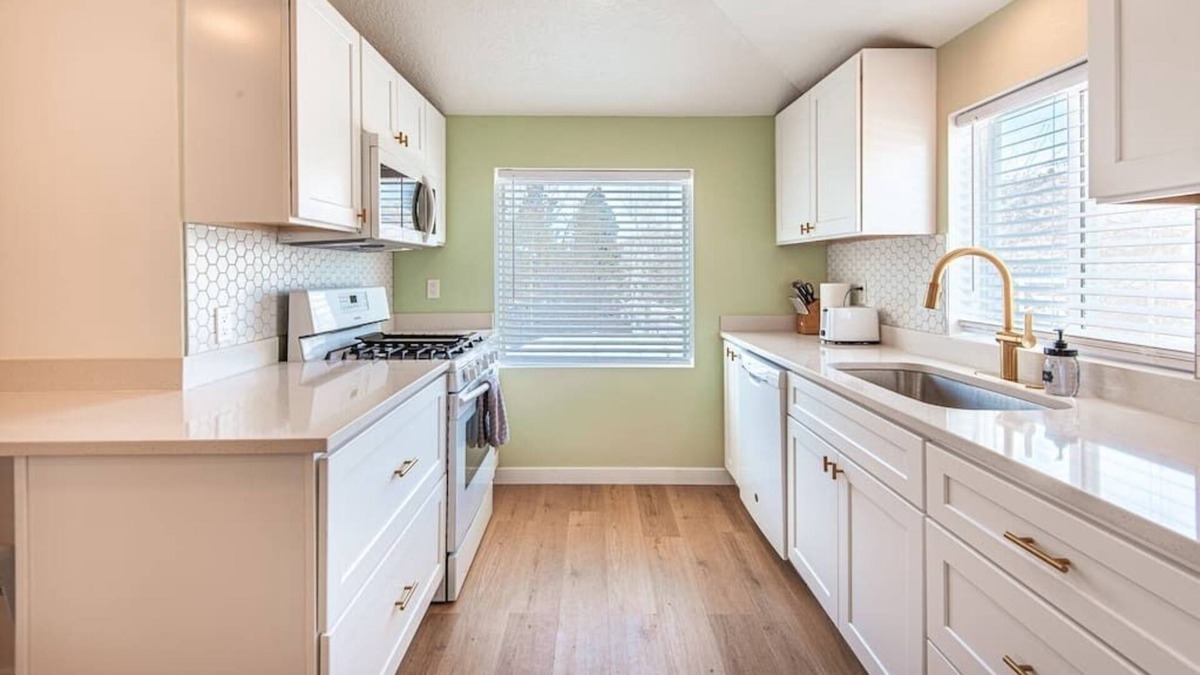 Samak House | Secluded Cottage at the Gateway to the Uintah Mts.