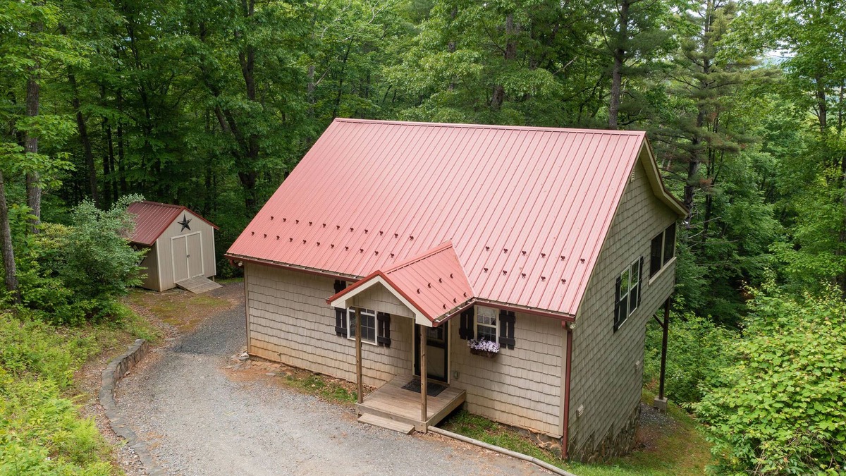West Jefferson Cottage | Secluded Cottage With Private River Access, Screened Porch, WiFi, And Netflix