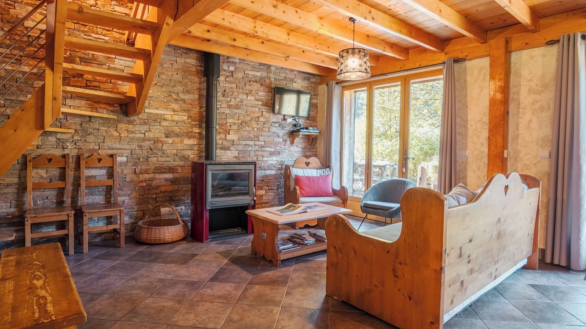 La Compote Ski Chalet | Secluded cottages suitable for Birthdays or Relaxation with Spa, Stove, Garden
