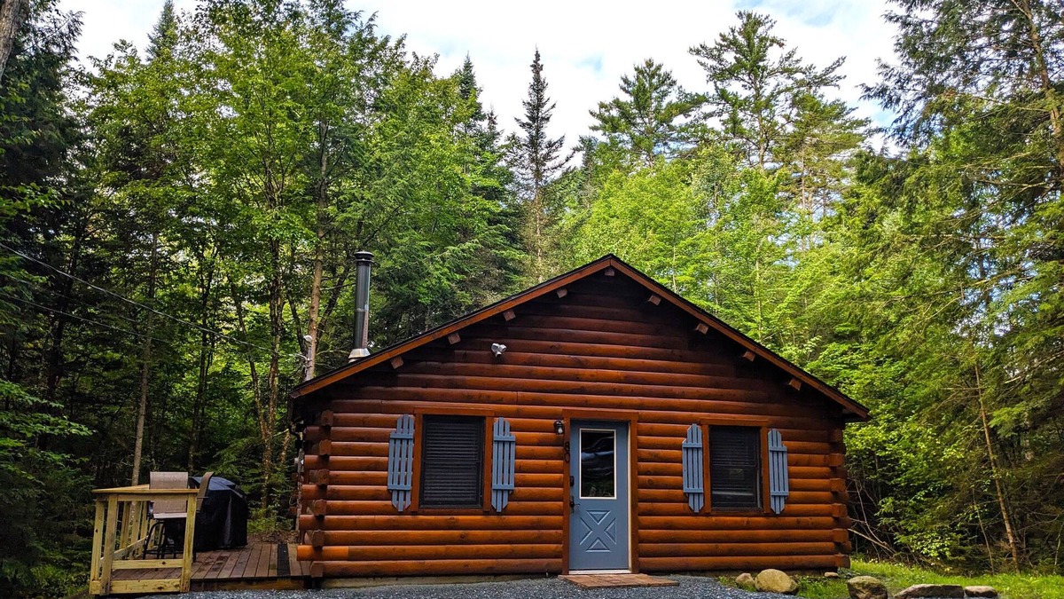 Woodsville Cabin | Secluded Cozy Cabin in Mountain Lake Community!